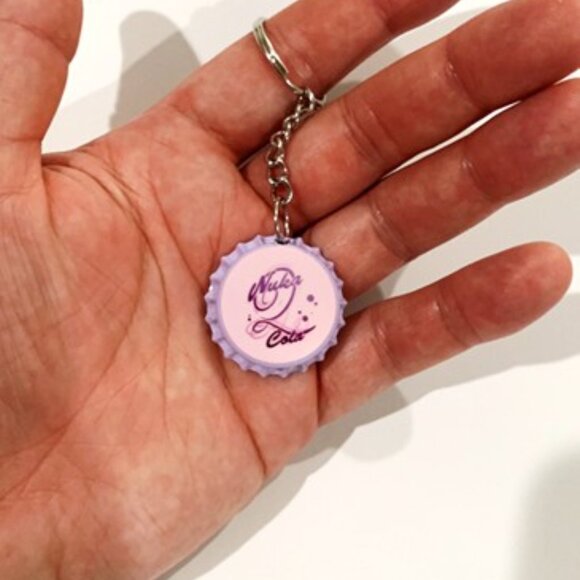 Fallout 4 Nuka Cola Quartz Cap Keychain - 3.5inch Gaming Keychain - Picture 5 of 7